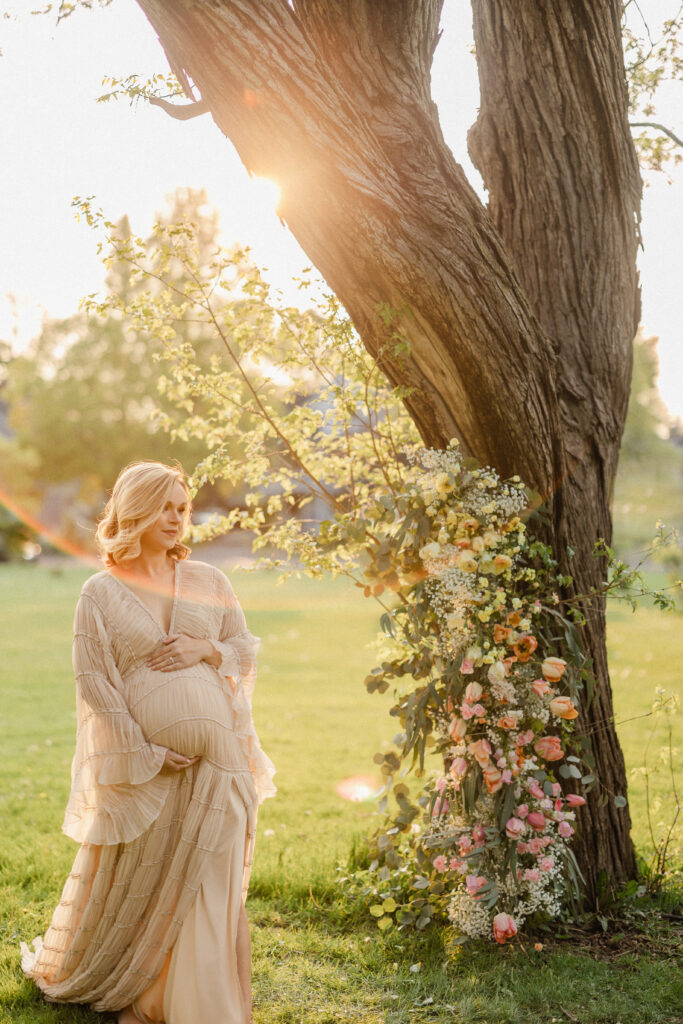 maternity session with flowers 