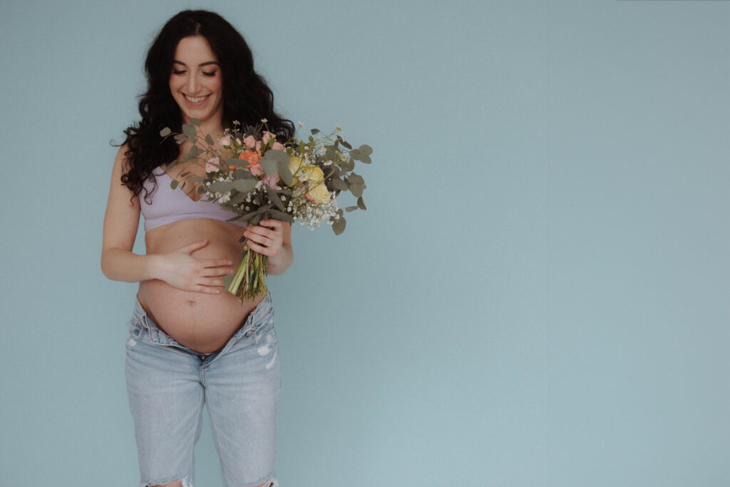 maternity photos with a bouquet of flowers
